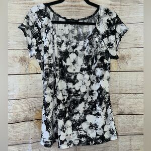 🤎3/$10 Liz McCoy Floral Black and White Women's Top Size Large